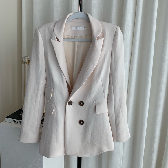 Cream blazer - Picture 1 of 4